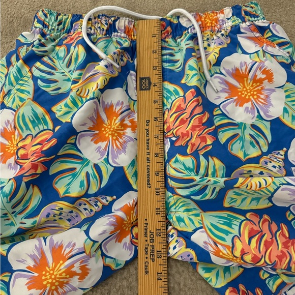 Vineyard Vines Swim Trunks Floral Tropical
Print Men's Size Small Shorts - Picture 7 of 8